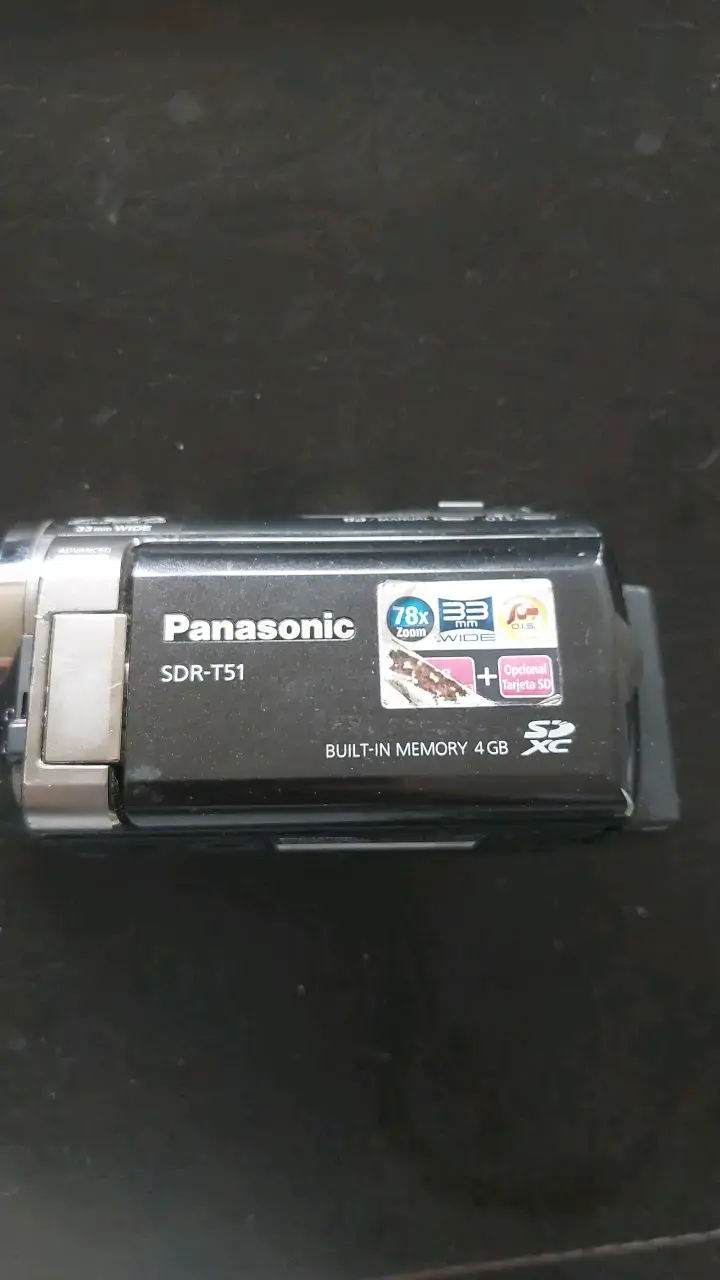 Videocámara Panasonic SDR-T51 con Zoom 78x - 1