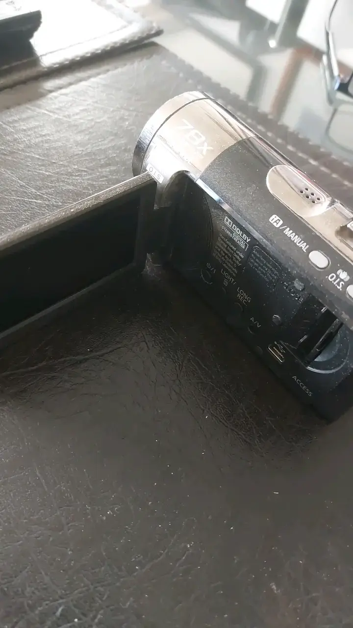 Videocámara Panasonic SDR-T51 con Zoom 78x - 3