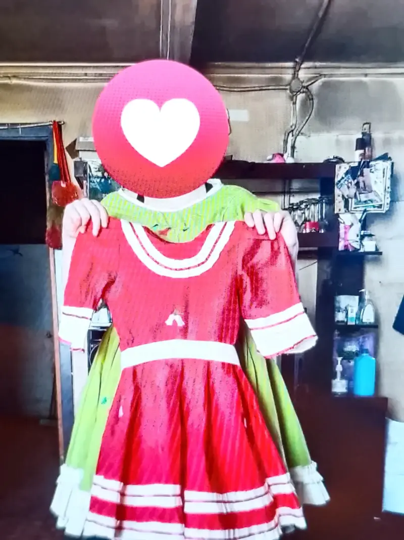Vestido de huasa chilena con capa roja - 4