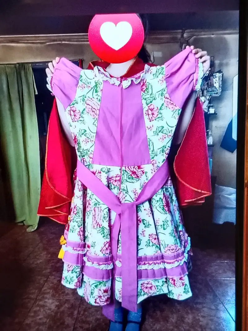 Vestido de huasa chilena con capa roja - 3