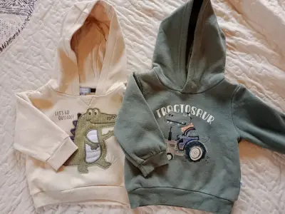 Conjunto de ropa infantil con polerones y pantalones - miniatura 1
