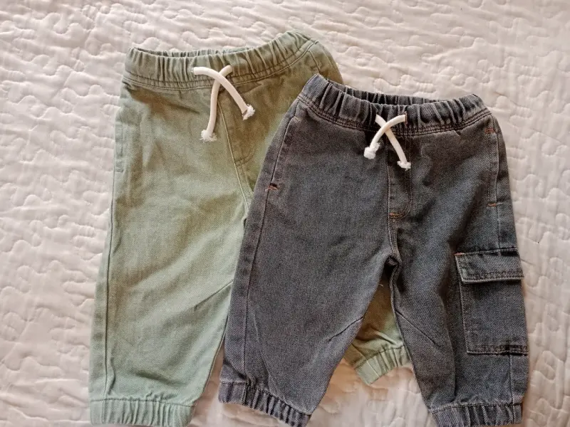 Conjunto de ropa infantil con polerones y pantalones - 2