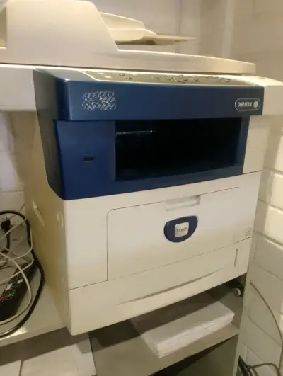 Impresora multifuncional Xerox con escáner y fax - miniatura 1