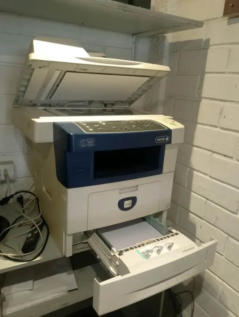 Impresora multifuncional Xerox con escáner y fax - 2