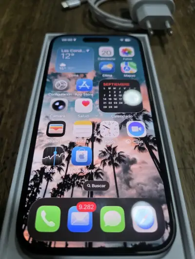 iPhone 15 impecable con caja y cargador - miniatura 1