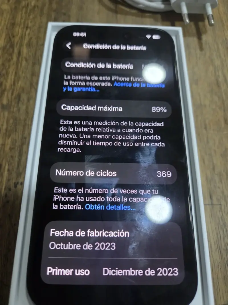iPhone 15 impecable con caja y cargador - 2