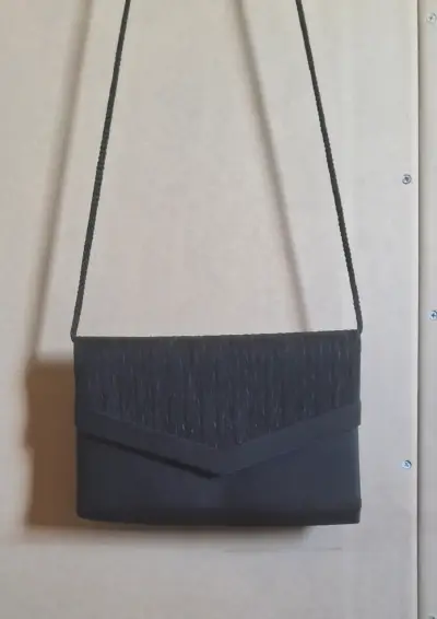 Cartera de mano black elegante con botón magnético - miniatura 1