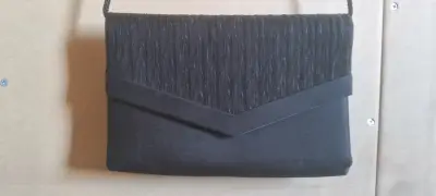 Cartera de mano black elegante con botón magnético - miniatura 2