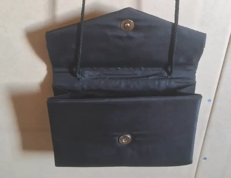 Cartera de mano black elegante con botón magnético - 3