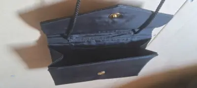 Cartera de mano black elegante con botón magnético - miniatura 4