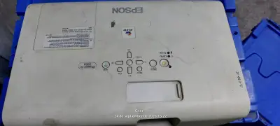 Proyector Epson PowerLite 2800 usado - miniatura 1