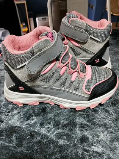 Zapatillas deportivas infantiles grises y rosadas - miniatura 3