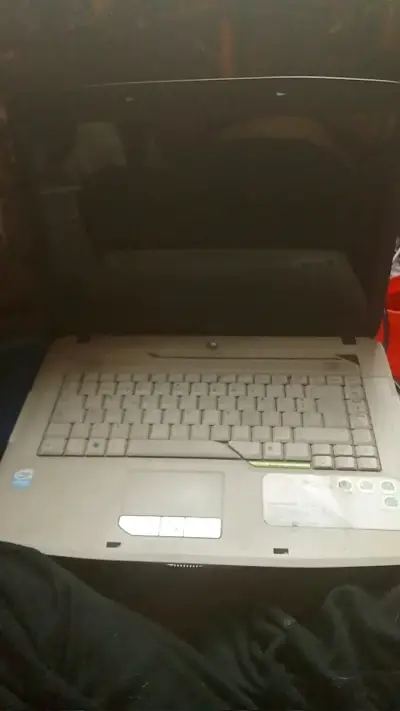 Laptop Acer con Intel en buen estado - miniatura 1