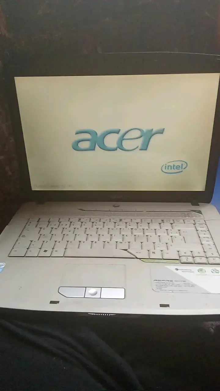 Laptop Acer con Intel en buen estado - 2