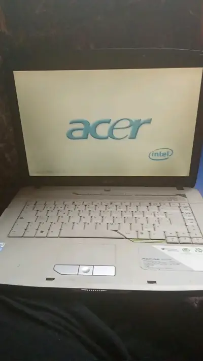 Laptop Acer con Intel en buen estado - miniatura 2