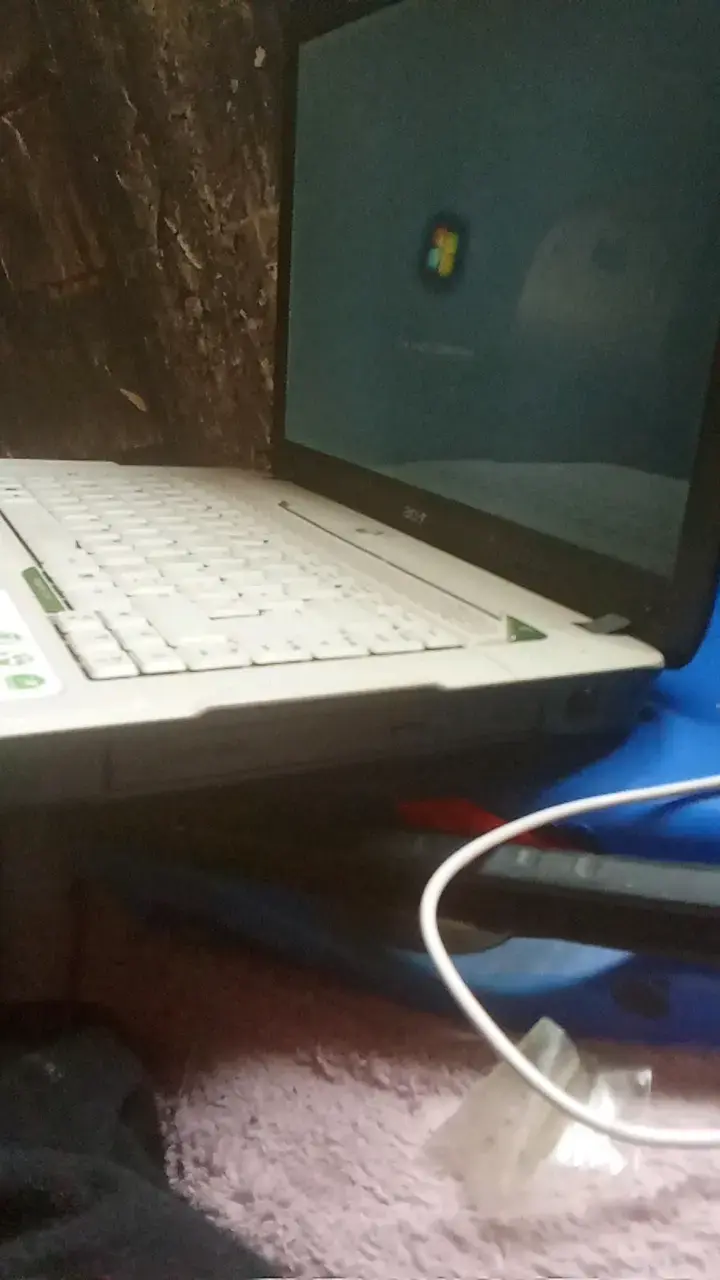 Laptop Acer con Intel en buen estado - 3