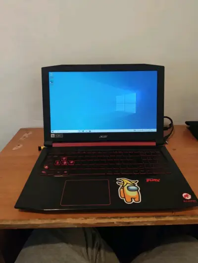 Laptop Acer para gaming con Windows 10 - miniatura 1