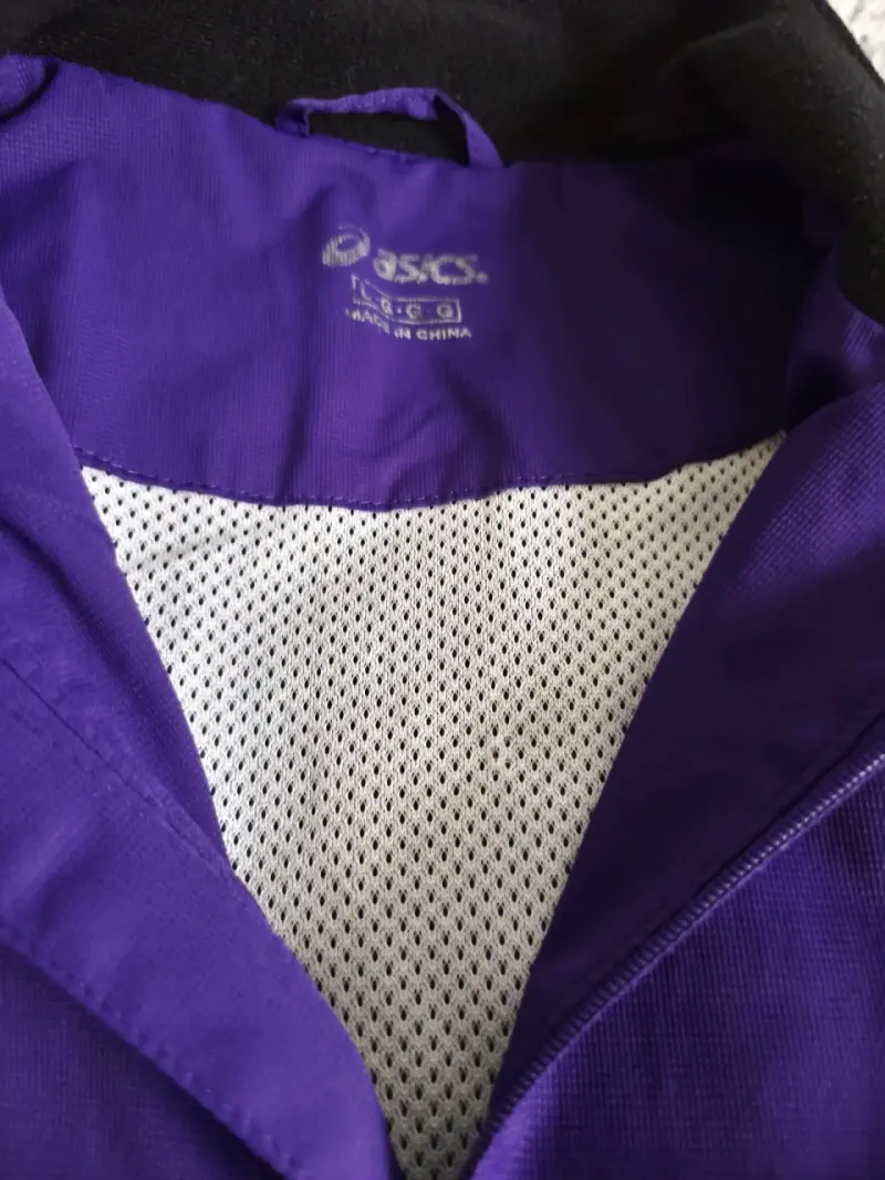 Chaqueta deportiva morada Asics unisex - 2