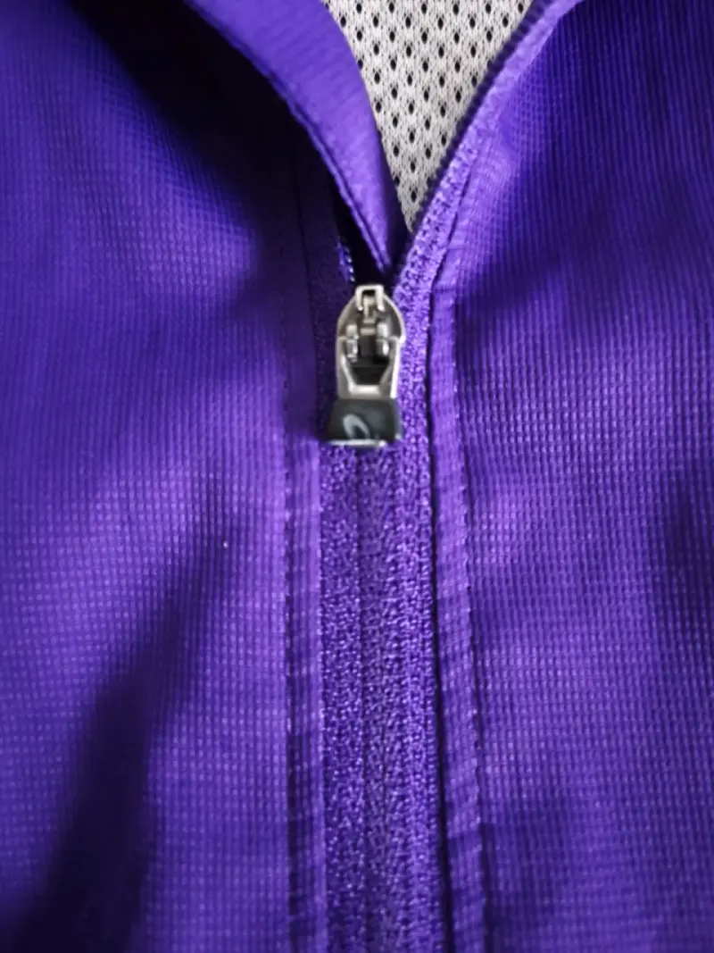 Chaqueta deportiva morada Asics unisex - 3
