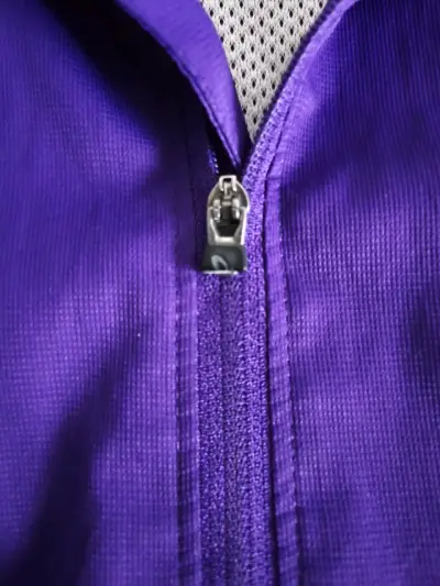 Chaqueta deportiva morada Asics unisex - miniatura 3