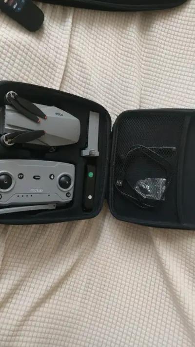 Drone plegable con control remoto y accesorios - miniatura 1