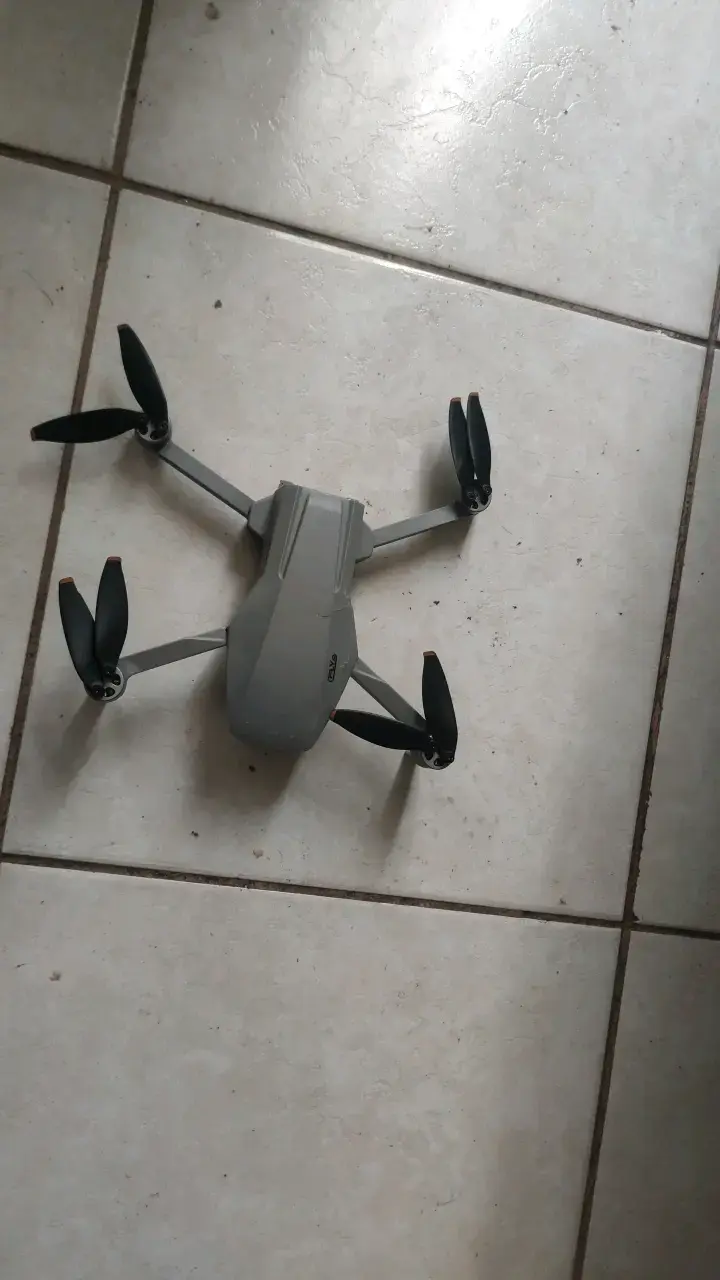 Drone plegable con control remoto y accesorios - 3