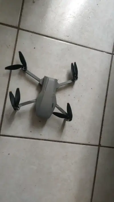 Drone plegable con control remoto y accesorios - miniatura 3