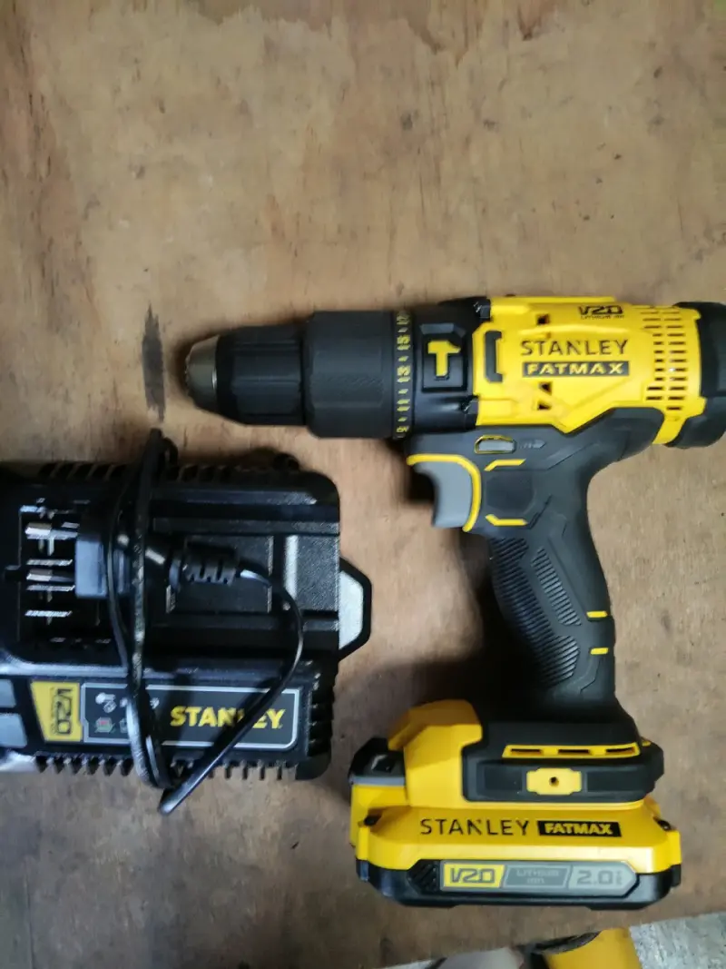 Taladro Inalámbrico Stanley Fatmax V20 con Cargador - 1