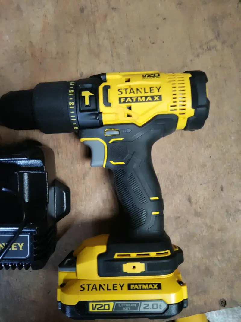 Taladro Inalámbrico Stanley Fatmax V20 con Cargador - 2