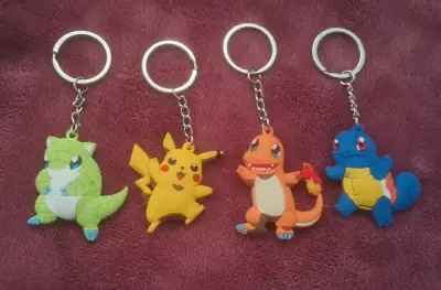 Llaveros de personajes Pokémon y Superhéroes - miniatura 1