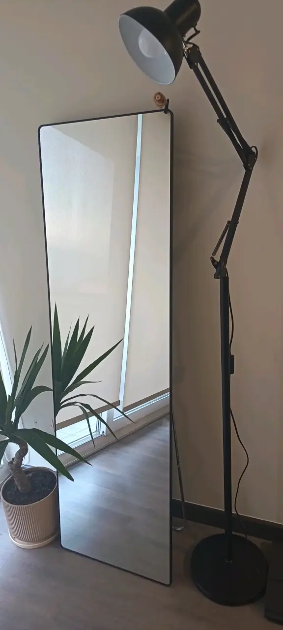 Televisor LED de 43 pulgadas con soporte - 2