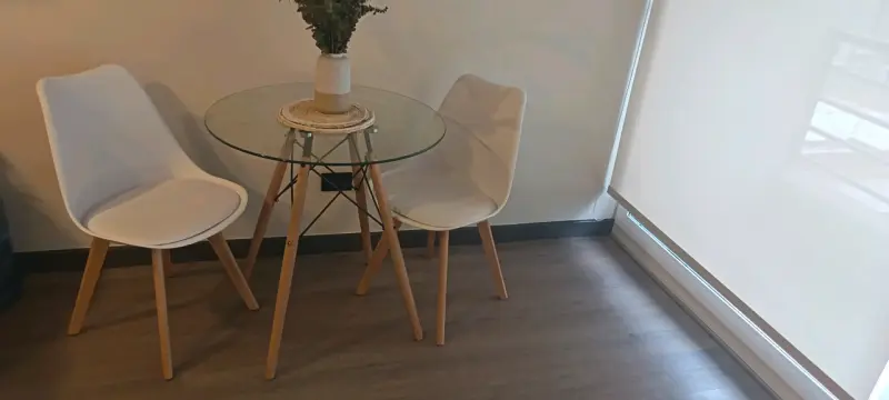 Televisor LED de 43 pulgadas con soporte - 4