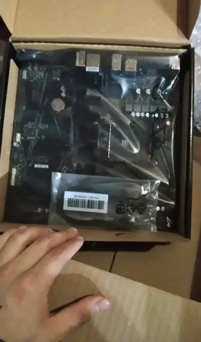 Placa Madre Nueva Gigabyte - miniatura 2