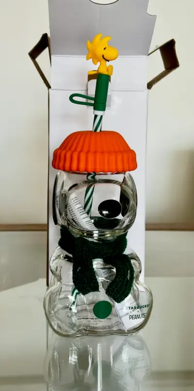 Vaso de vidrio Snoopy con bombilla y tapa - miniatura 1