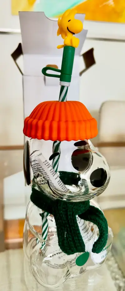 Vaso de vidrio Snoopy con bombilla y tapa - miniatura 4
