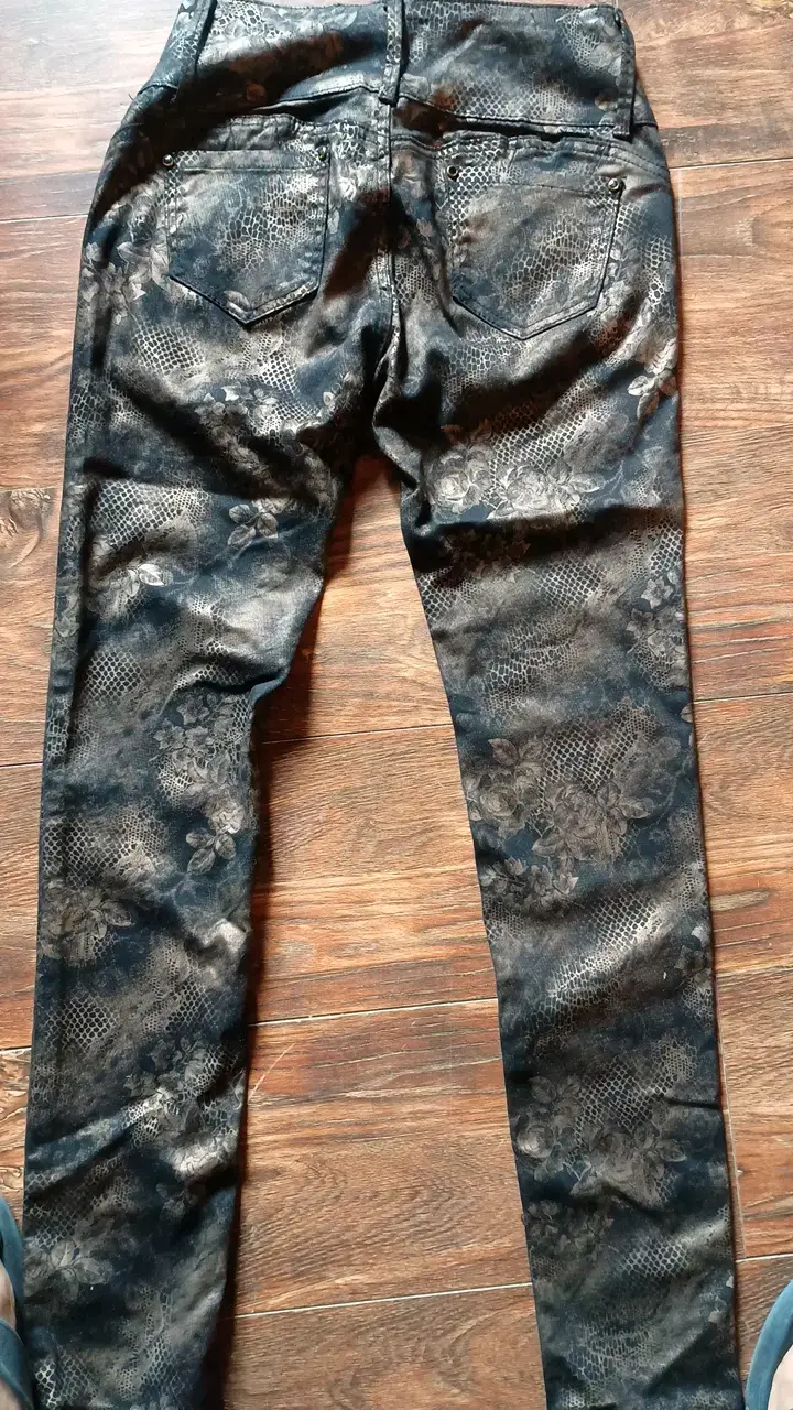 Pantalones ajustados con estampado floral - 2