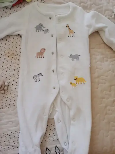 Conjunto de pijamas para bebé con diseños de animales - miniatura 1