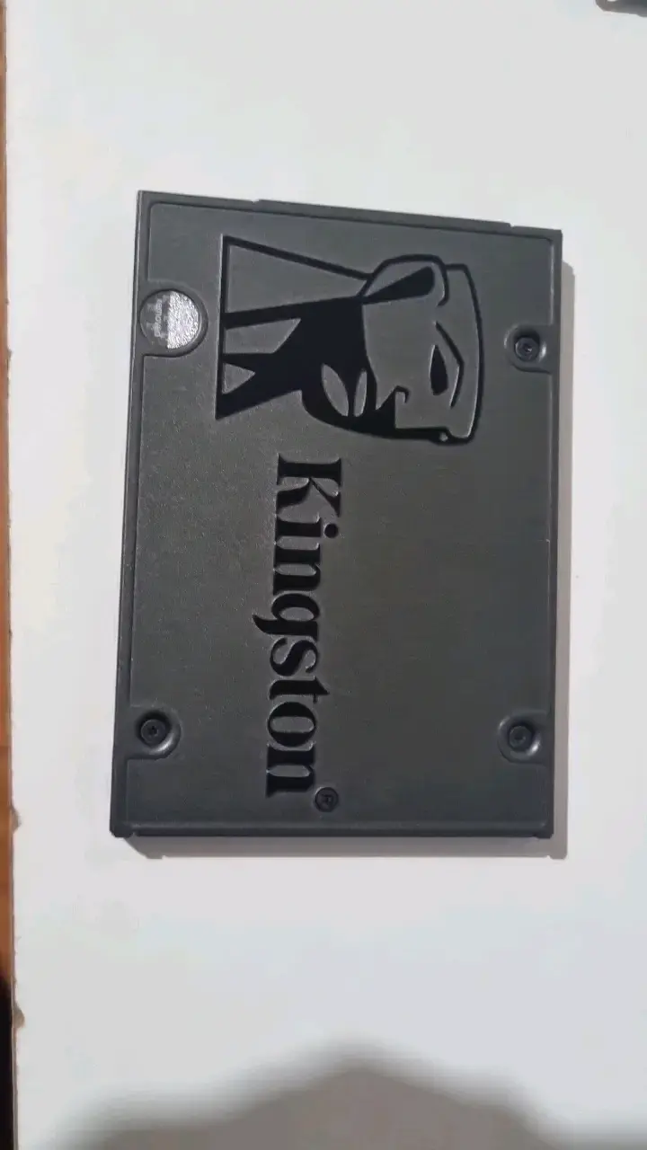 Disco SSD Kingston 240GB en buen estado - 1