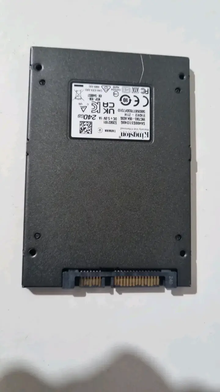 Disco SSD Kingston 240GB en buen estado - 2