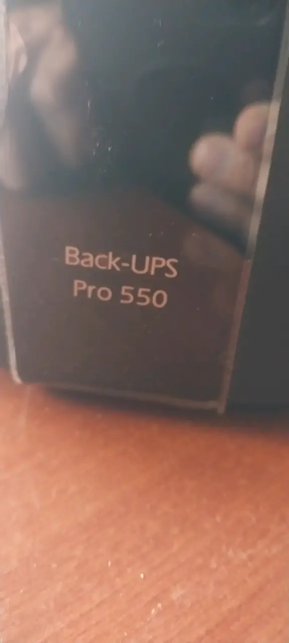 UPS APC Back-UPS Pro 550VA en buen estado - 1