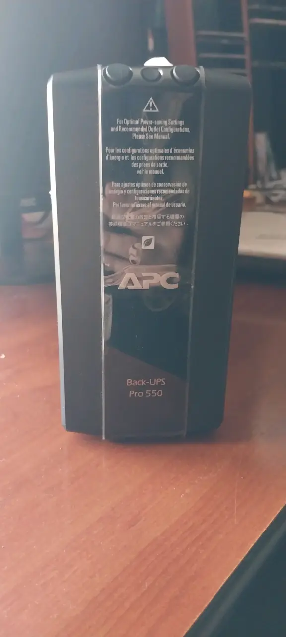 UPS APC Back-UPS Pro 550VA en buen estado - 2