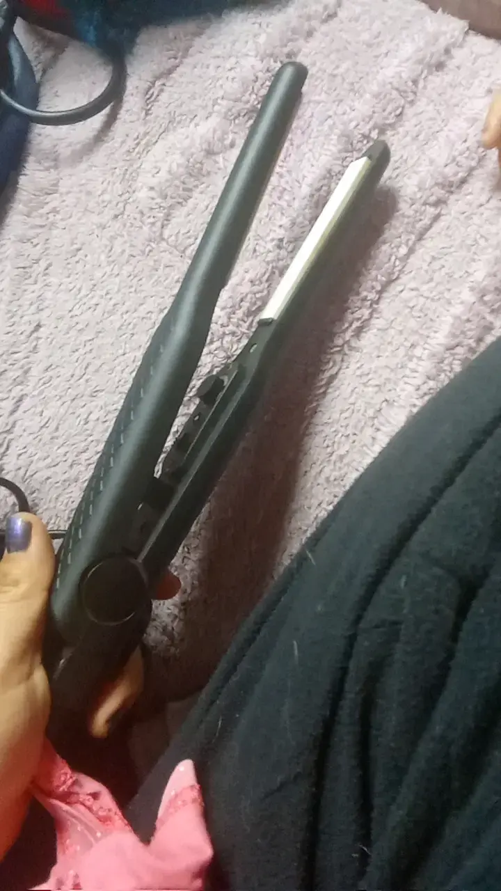 Plancha de Pelo Negra Compacta