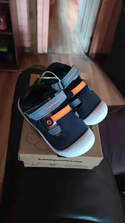 Zapatos Bubblegummers para niños con velcro - miniatura 1