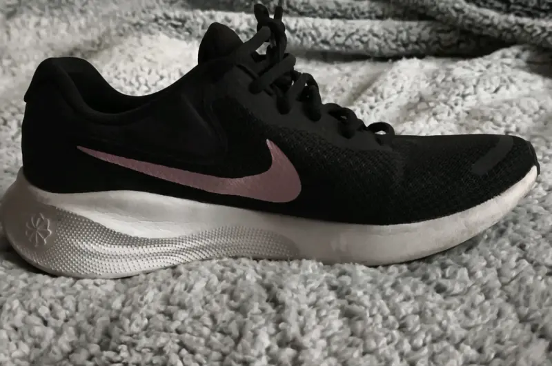 Zapatillas deportivas negras Nike para mujer - 1
