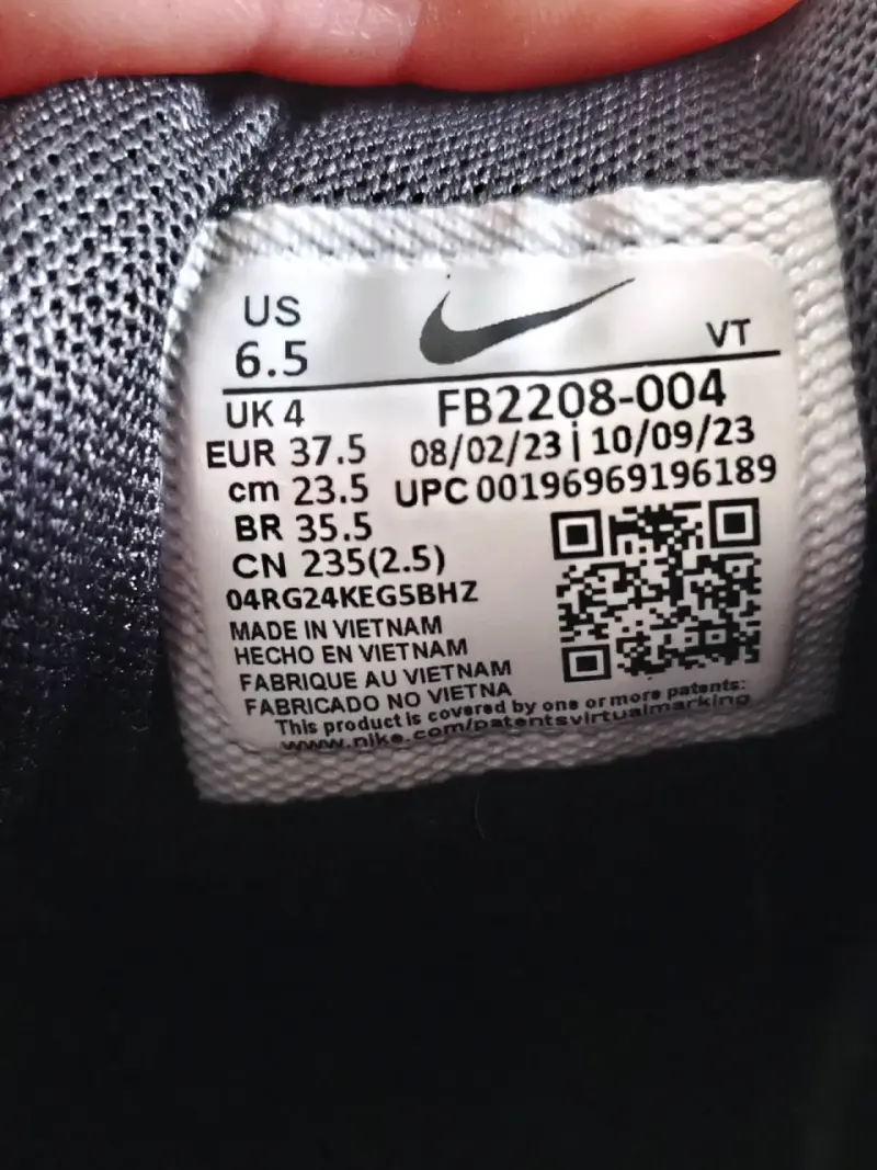 Zapatillas deportivas negras Nike para mujer - 4
