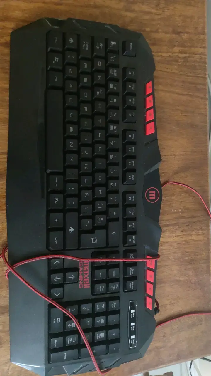 Teclado Gamer con Retroiluminación y Teclas Rojas