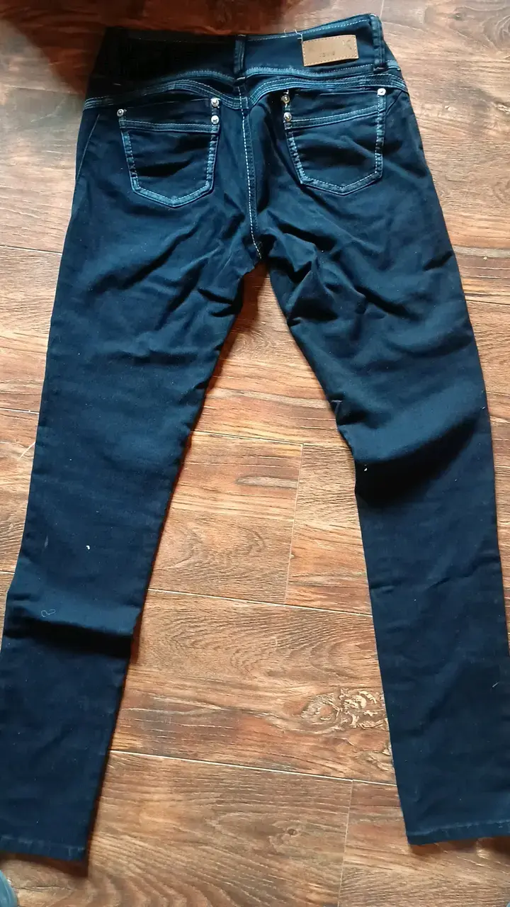 Jeans ajustados azul oscuro para mujer - 2