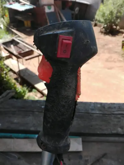 Desbrozadora Bauker 32,6cc en buen estado - miniatura 1