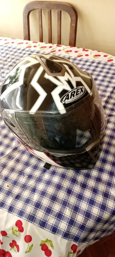 Casco de moto negro con diseño Arex - miniatura 1