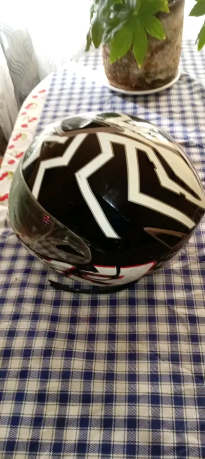 Casco de moto negro con diseño Arex - miniatura 3